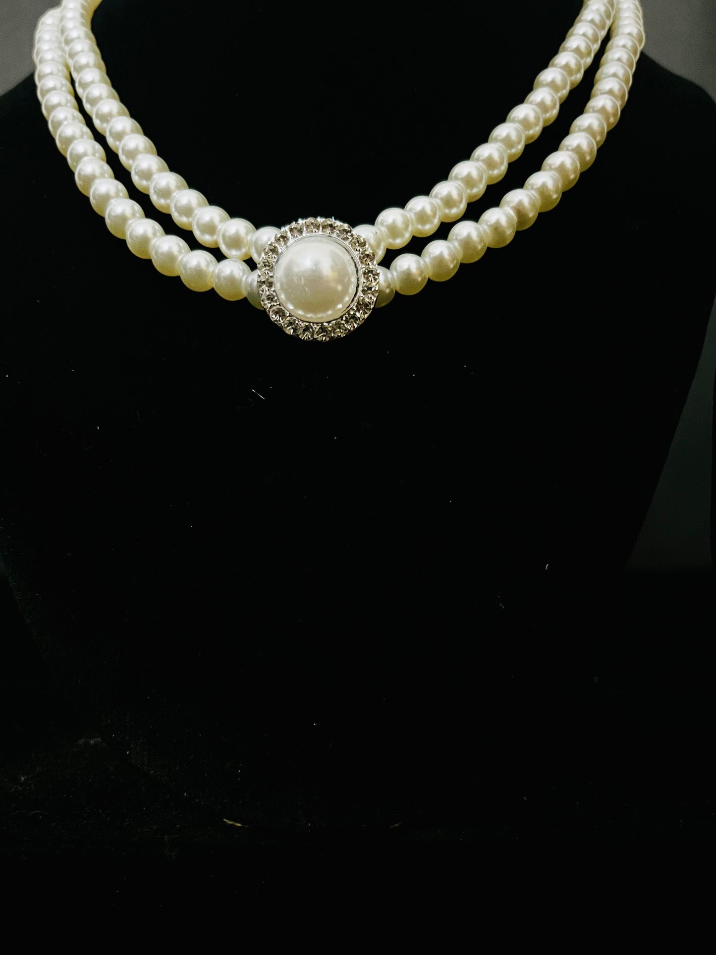 Pearl Necklace Set with Round Stone Pendant & Matching Earrings – Elegant Party Jewelry
