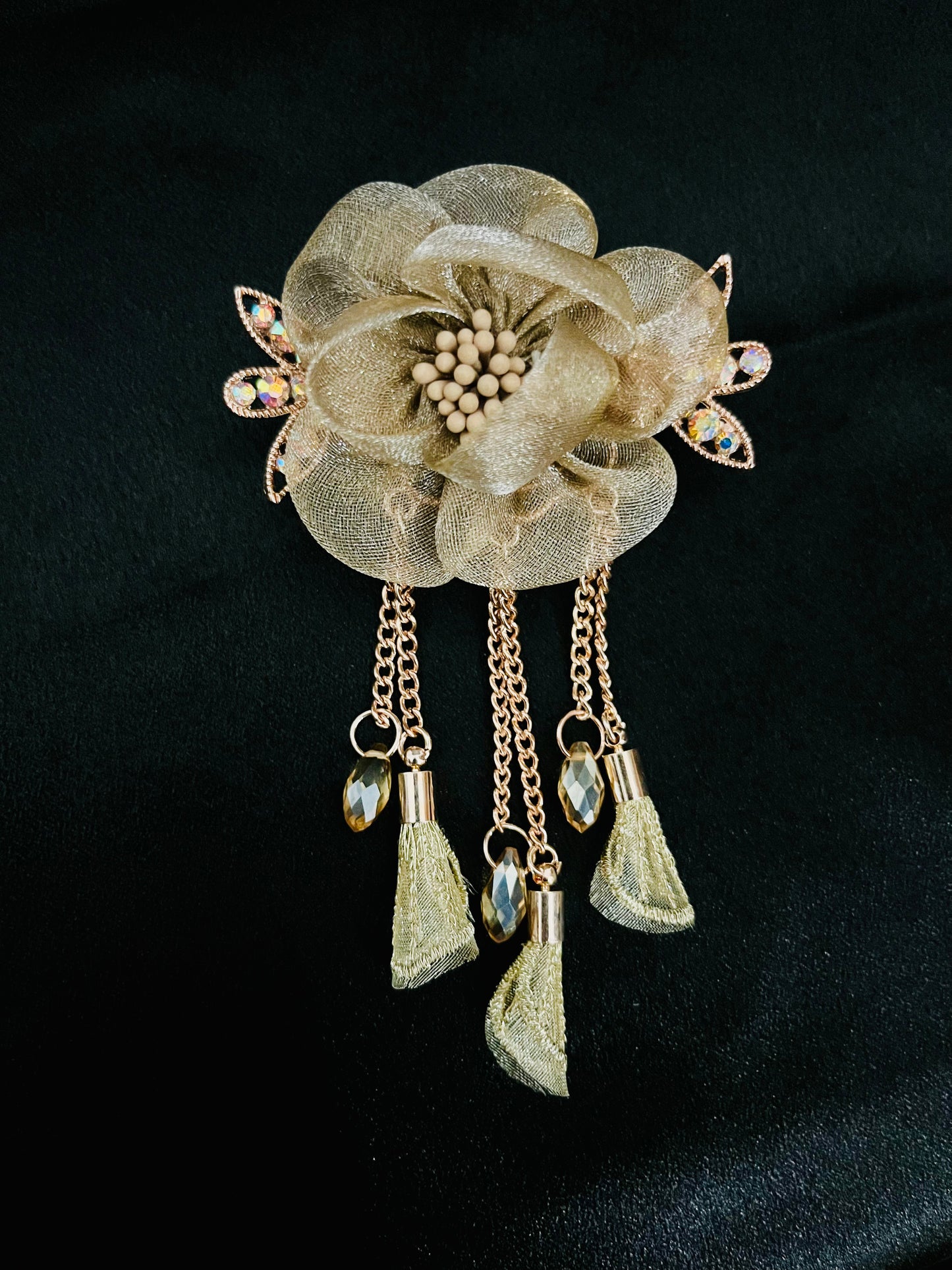 Elegant Golden Floral Hair Clip with Crystal Detailing & Tassel Chains