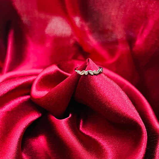 Silver Leaf Design Ring with Crystal Detailing Adjustable Women’s Fashion Jewelleryc